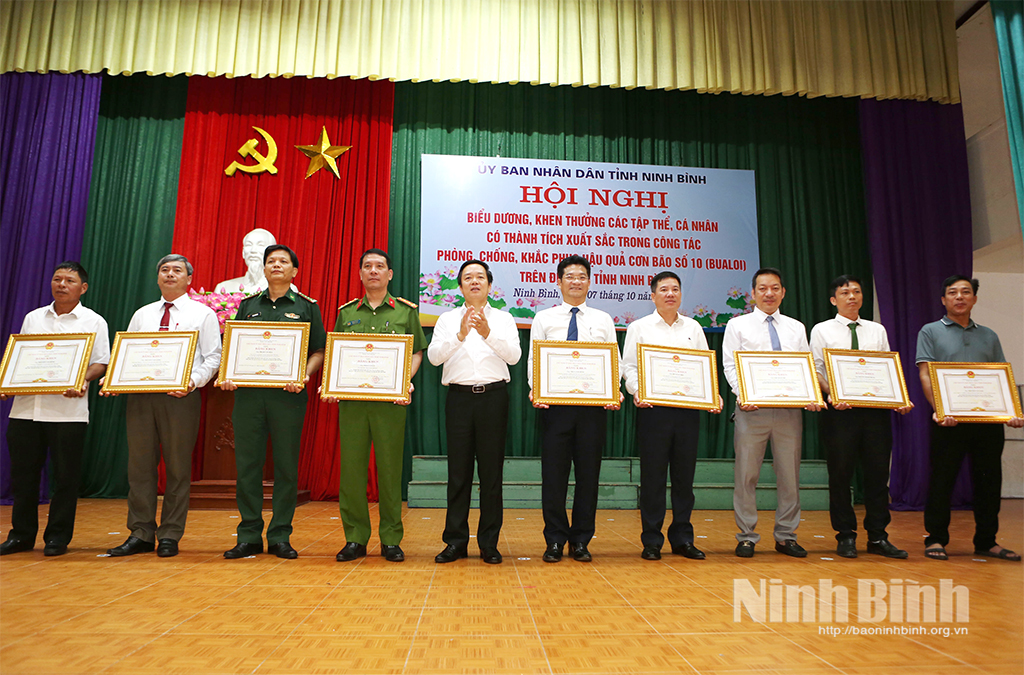 Biểu dương, khen thưởng tập thể, cá nhân có thành tích xuất sắc trong phòng, chống và khắc phục hậu quả bão số 10